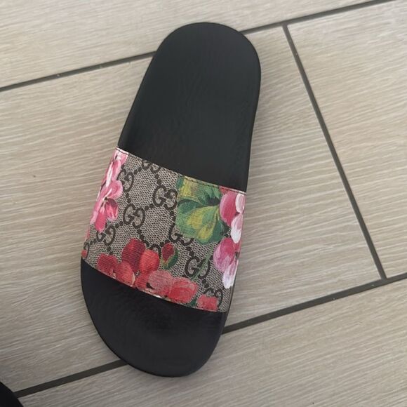 Brand new Gucci women’s slides  brand new with box and dust bag - Picture 2 of 4